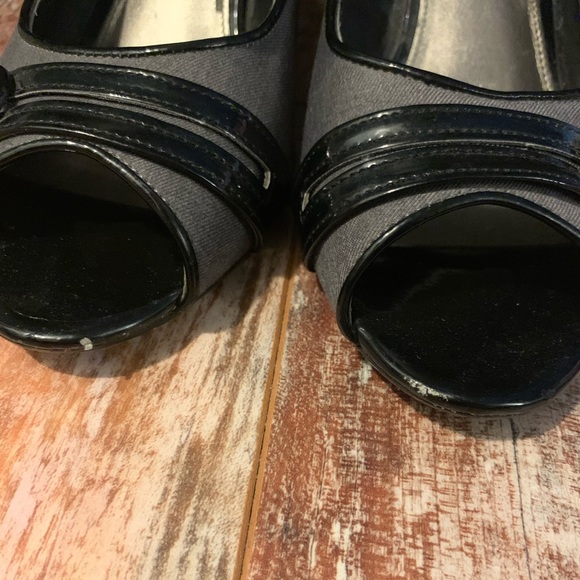 Kelly & Katie Peep Toe Kitten Heels 8 - Picture 6 of 7